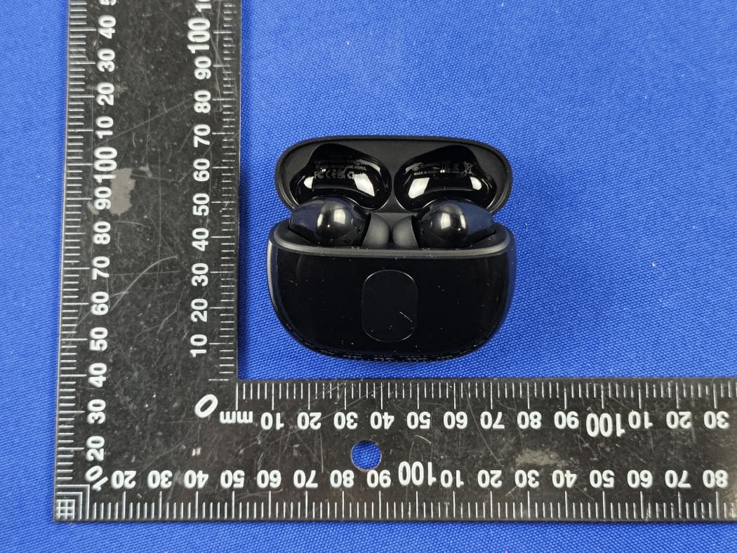 Wireless Earphones - FCC ID 2BBOA-T18 - Daximen (Shenzhen) Technology Co., Ltd. (4)