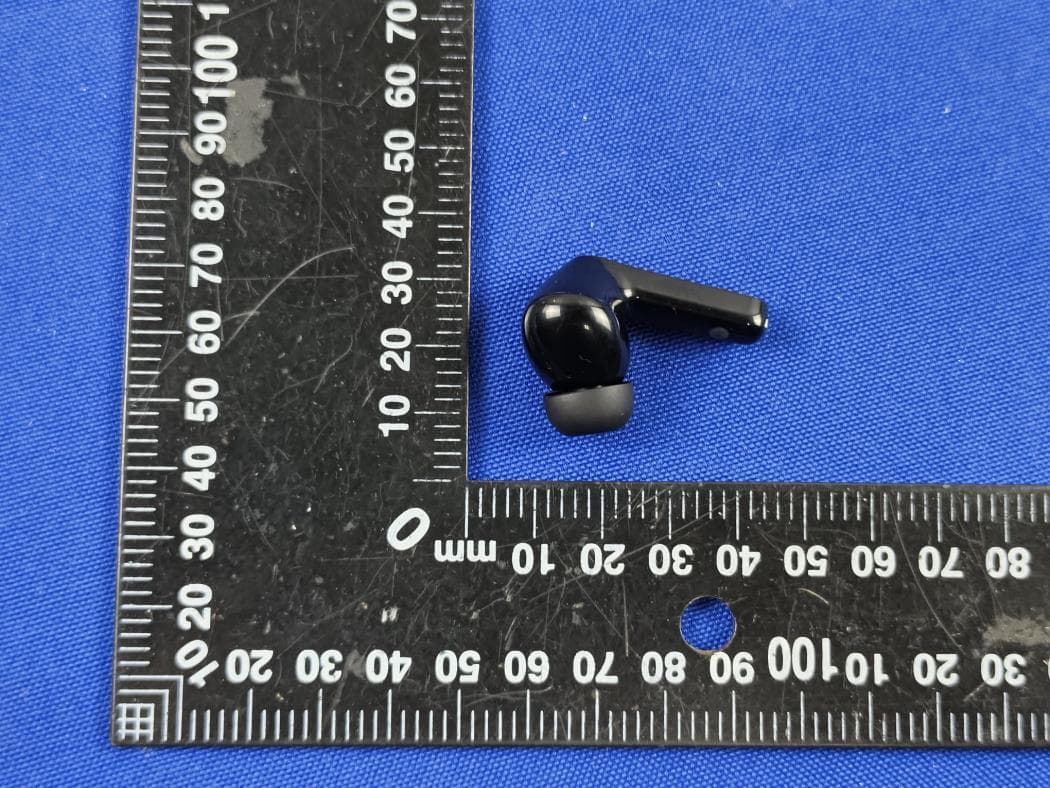 Wireless Earphones - FCC ID 2BBOA-T18 - Daximen (Shenzhen) Technology Co., Ltd. (3)