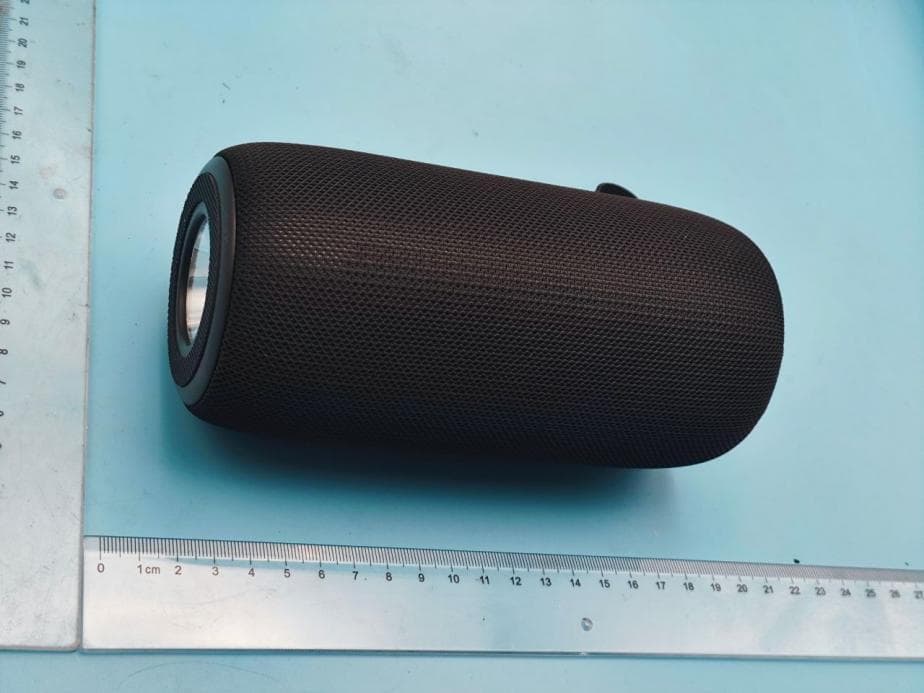 Wireless Speaker - FCC ID 2BBOI-WS1870 - Huizhou huayusi Technology Co., Ltd (4)
