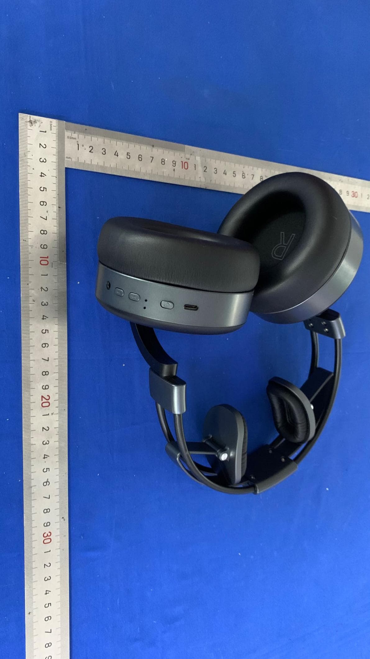 Dual-Ribbon Driver Wireless Headphones - FCC ID 2BBOY-SE-1 - Shenzhen Linearup Technologies Ltd.