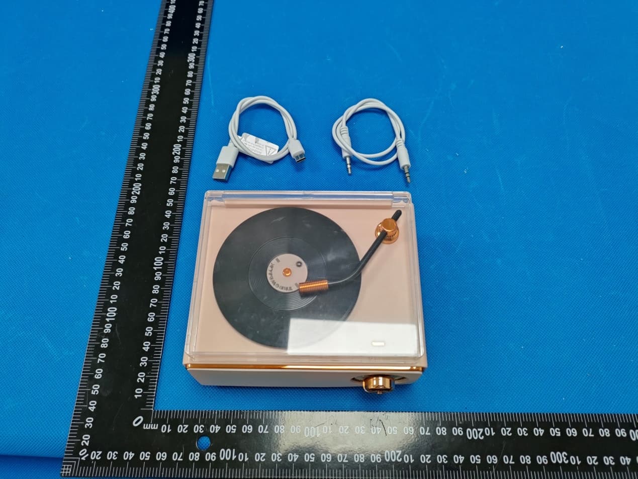 THROWBACK ALARM CLOCK RADIO AND WIRELESS SPEAKER - FCC ID 2BBPLTBACAS - TRUSTSTONE GROUP, LLC (2)
