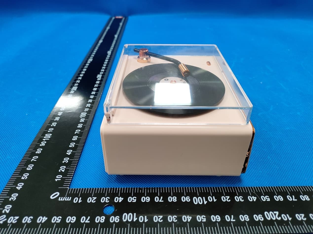 THROWBACK ALARM CLOCK RADIO AND WIRELESS SPEAKER - FCC ID 2BBPLTBACAS - TRUSTSTONE GROUP, LLC (5)