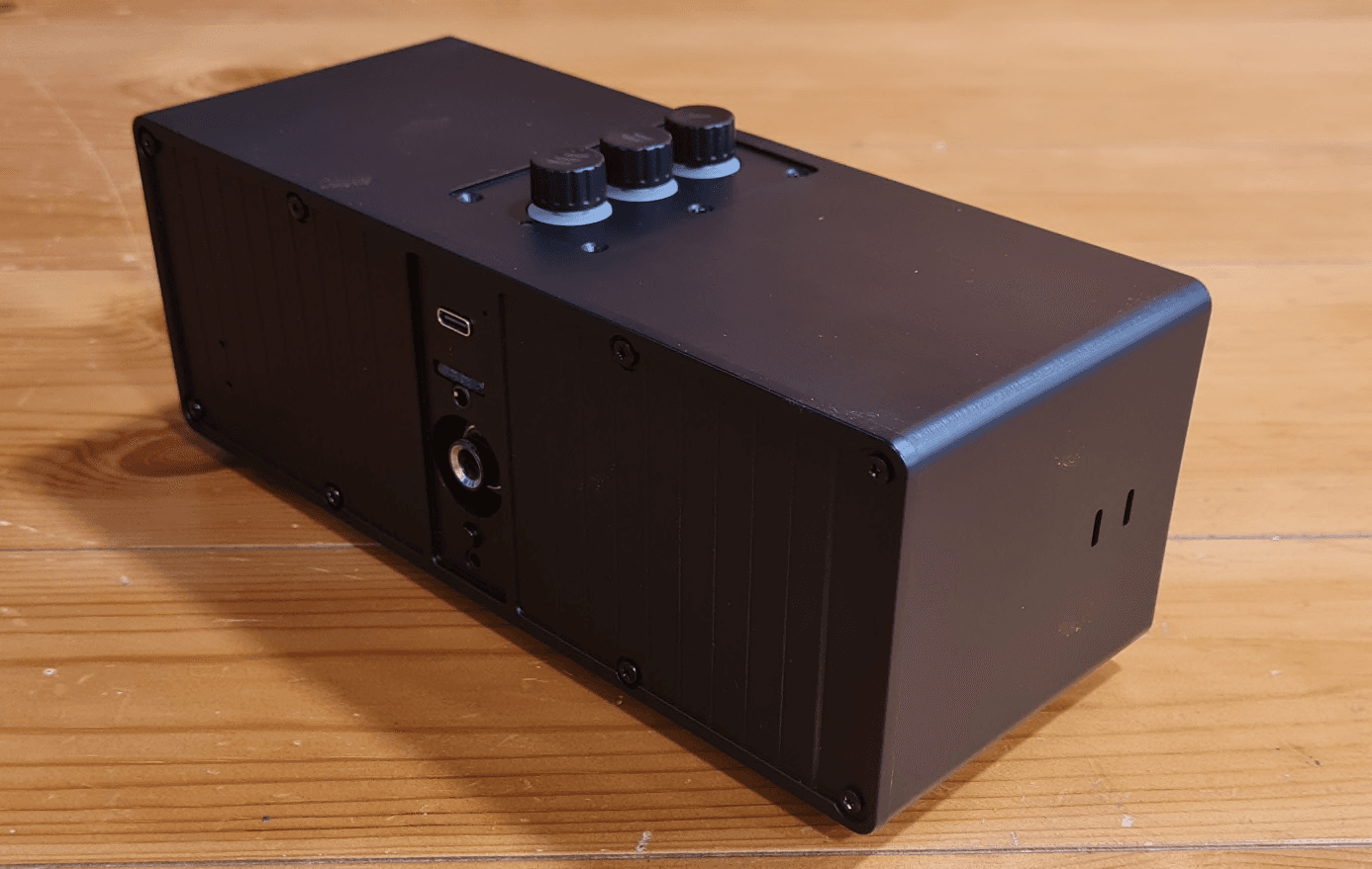 Wireless Guitar Speaker - FCC ID 2BBQE-JAMSTACK2 - Jamstack Inc. (2)