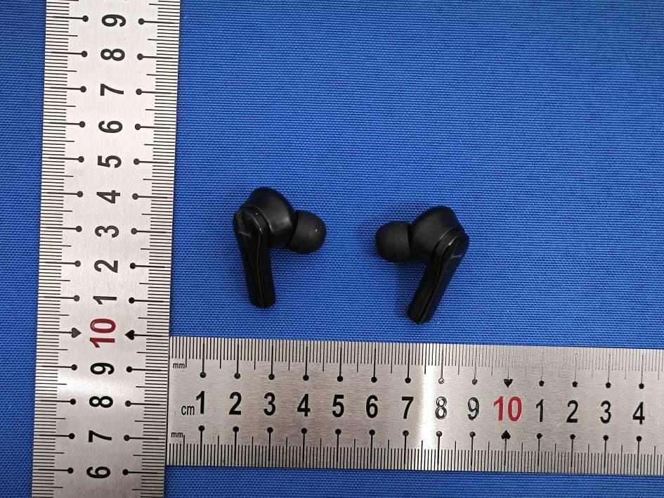 True wireless Bluetooth - FCC ID 2BBW9-QT82 - Shenzhen Zhongchuang Xinyuan Communication Co., Ltd.