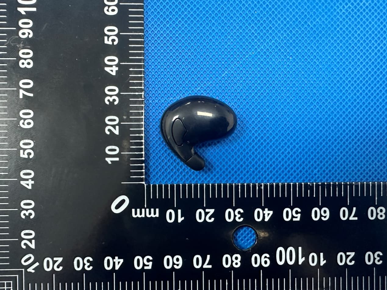 Bluetooth headset - FCC ID 2BBWH-MD528 - Shenzhen SHUKE Technology Trading Co.,Ltd (3)