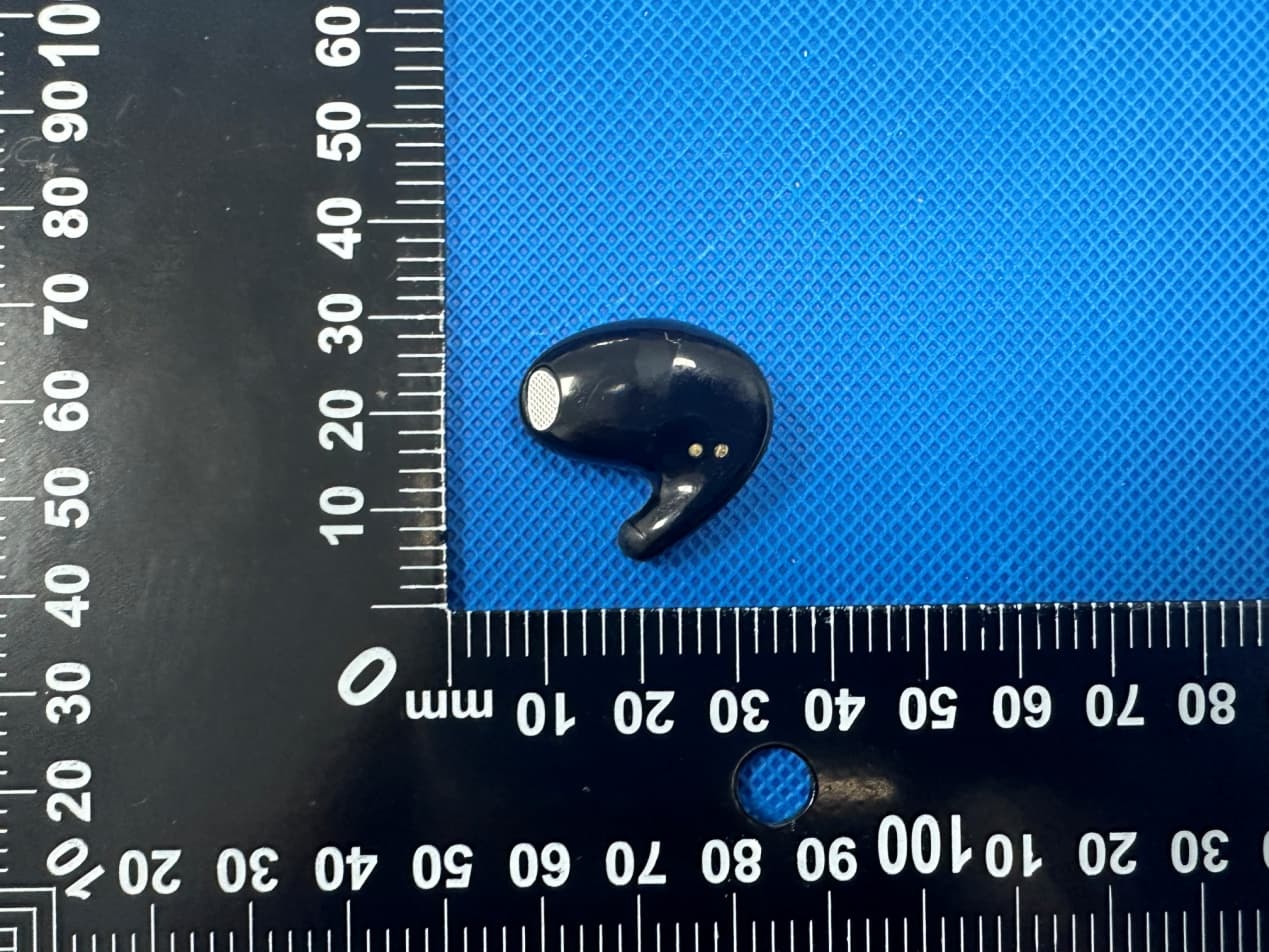 Bluetooth headset - FCC ID 2BBWH-MD528 - Shenzhen SHUKE Technology Trading Co.,Ltd (4)