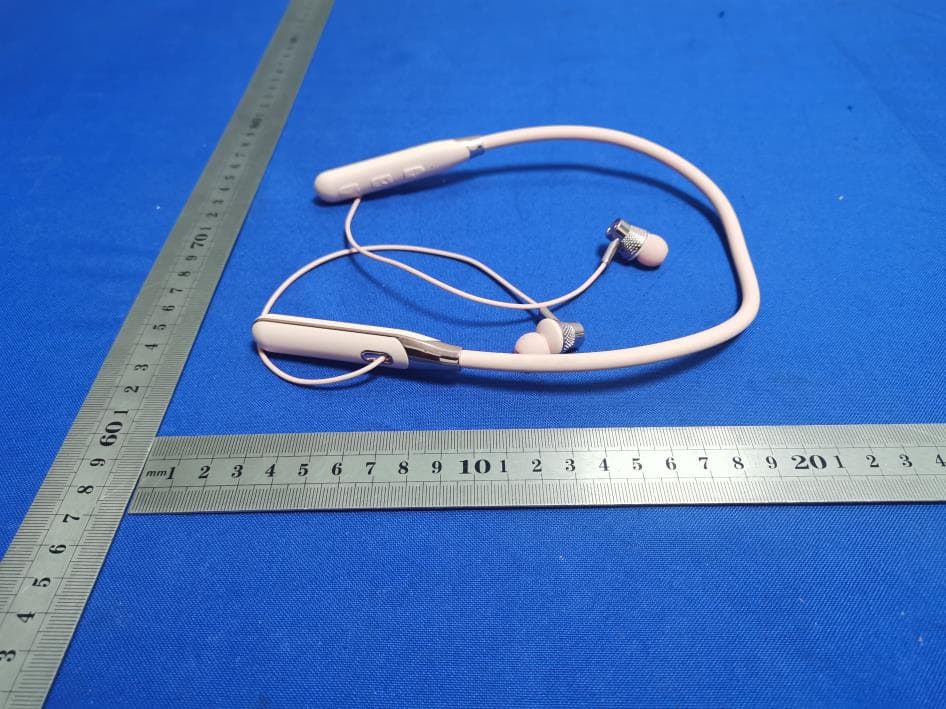 Bluetooth headset - FCC ID 2BBXP-M28 - Dongguan Gen.M Intelligent Technology Co., Ltd (3)