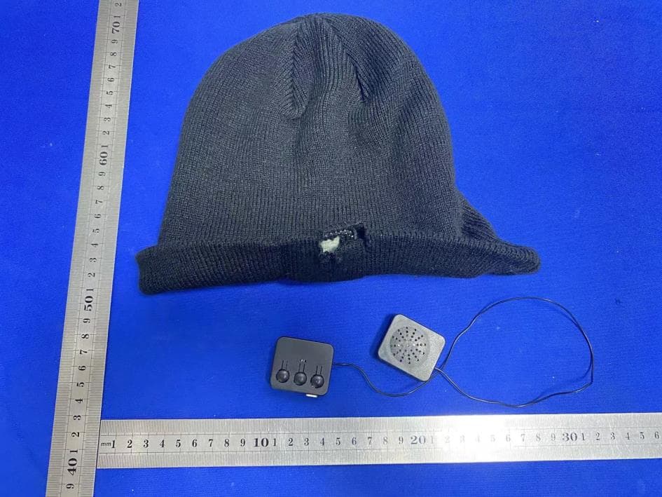 Bluetooth Wireless Headset Hat and Gloves Set - FCC ID 2BBYB-C1215 - Shenzhen Yiqi Network Technology Co., Ltd. (3)