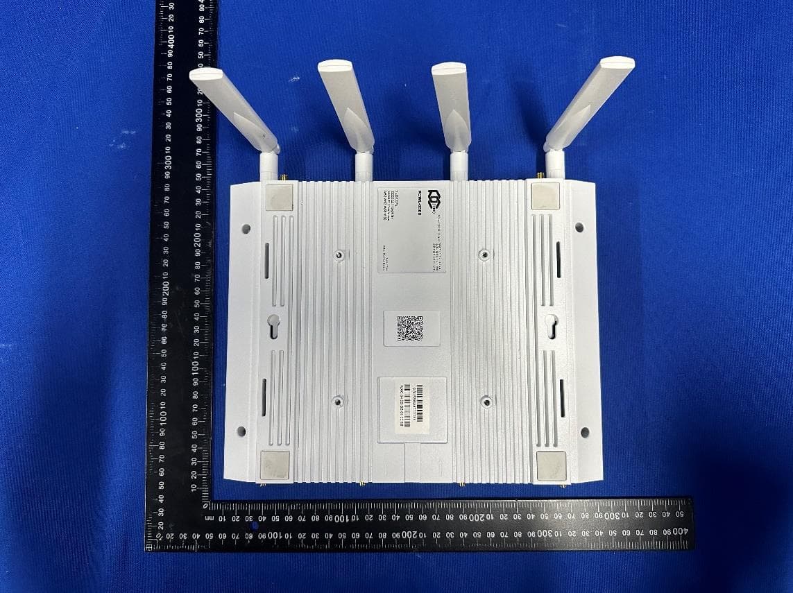 WiFi 6 (802.11ax) 4 MU-MIMO Tri Band Access point - FCC ID 2BBYQPCWL-0500 - PicoCELA Inc. (2)