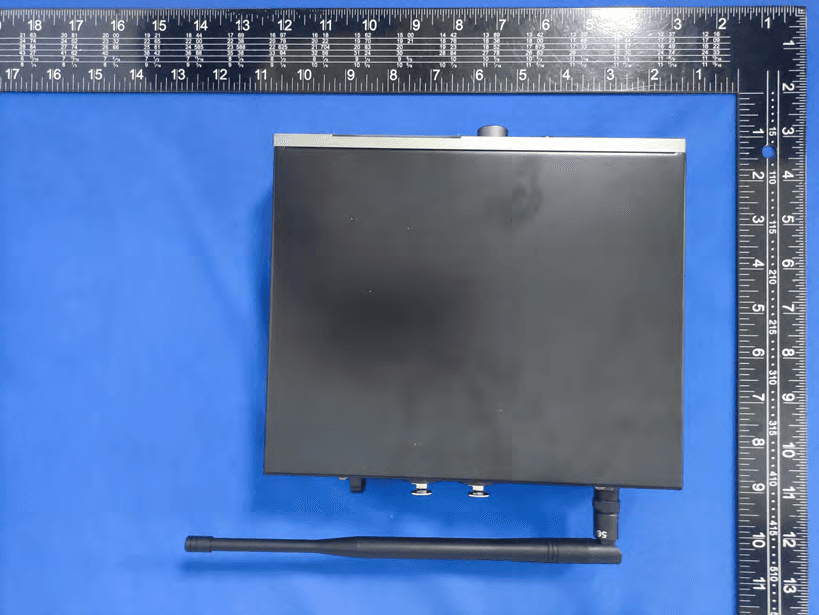 Wireless monitoring system - FCC ID 2BC2N-SEM200 - Enping Kyle Audio Equipment Factory (3)