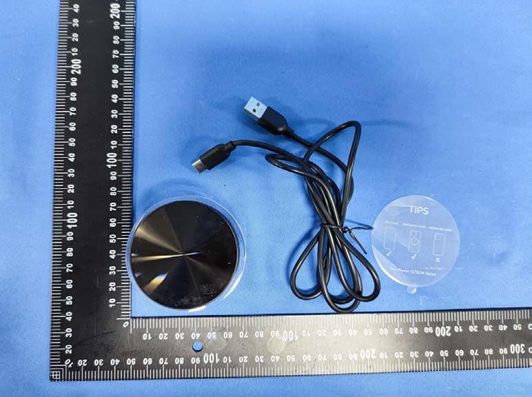 wireless charging car phone holder - FCC ID 2BC2X-A3 - Shenzhen Yiqizhao Technology Co.,Ltd