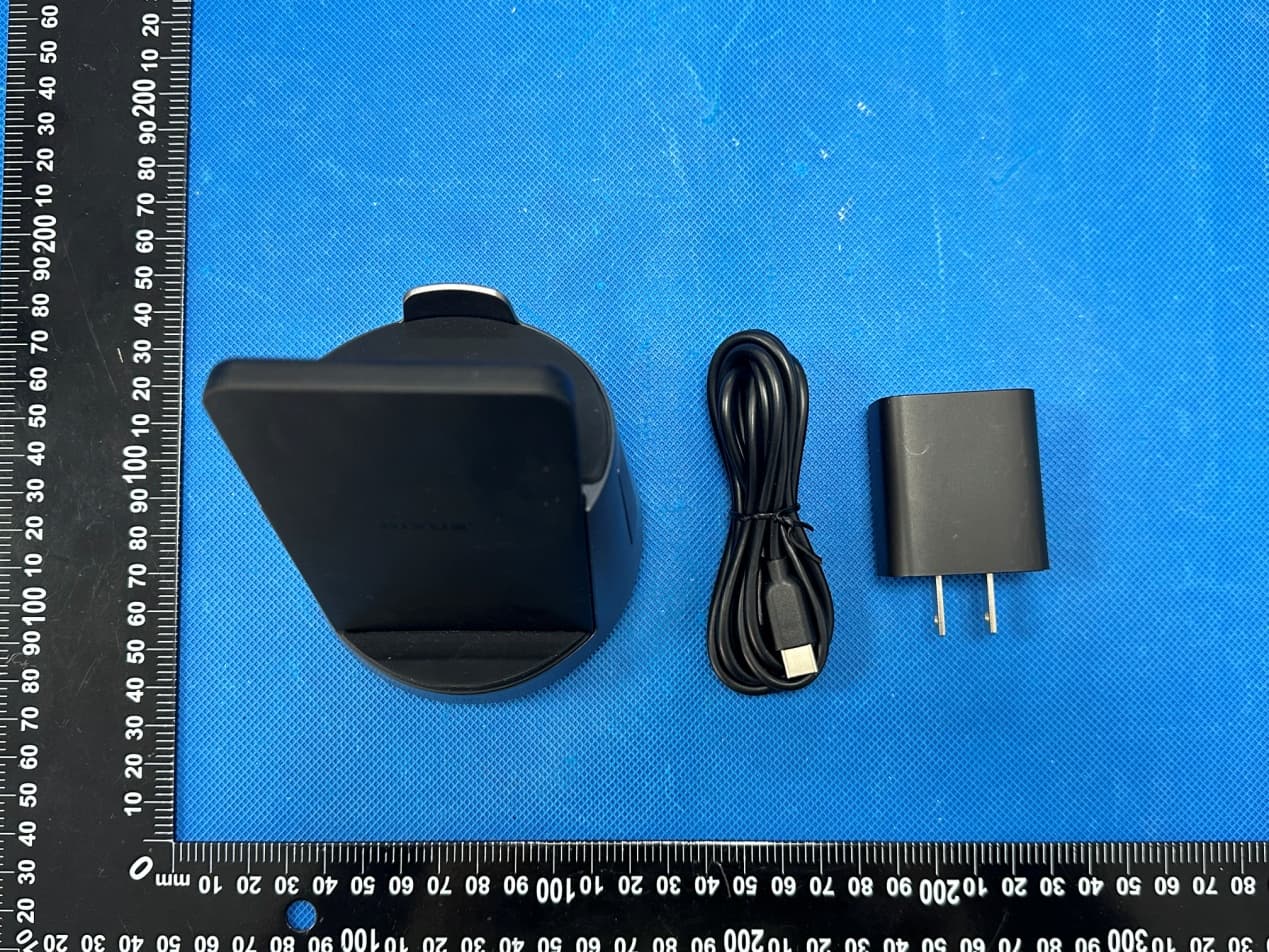 3 in 1 wireless charger - FCC ID 2BC2X-N1 - Shenzhen Yiqizhao Technology Co.,Ltd