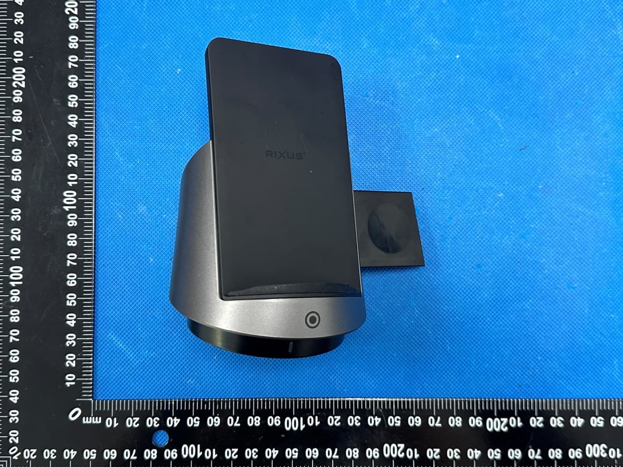 3 in 1 wireless charger - FCC ID 2BC2X-N1 - Shenzhen Yiqizhao Technology Co.,Ltd (3)