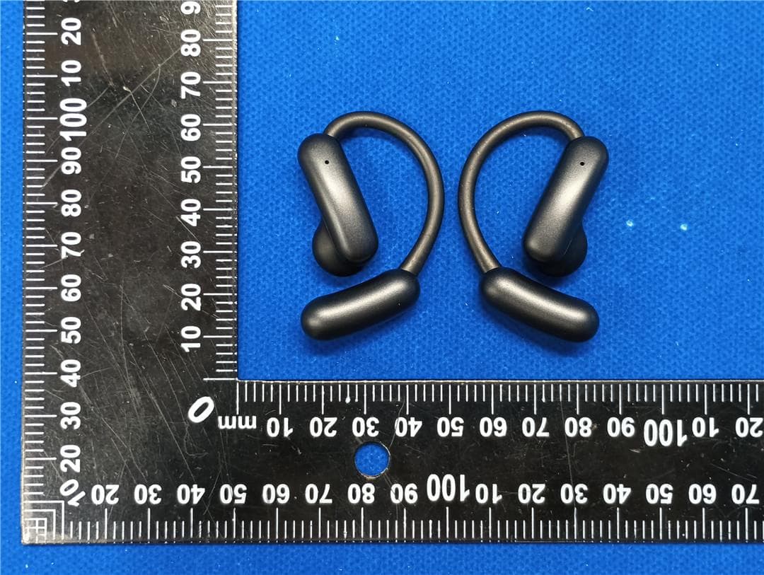 True Wireless Earphones - FCC ID 2BC8W-M139 - Dongguan Ruige Electronics Co., LTD (2)