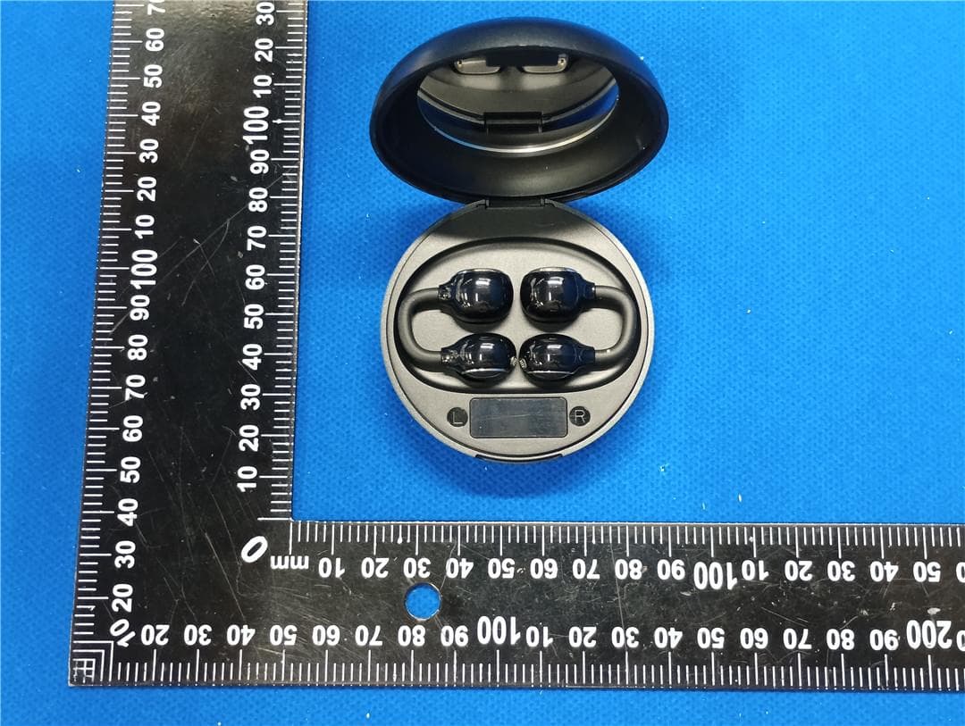 True Wireless Earphones - FCC ID 2BC8W-M156 - Dongguan Ruige Electronics Co., LTD (2)