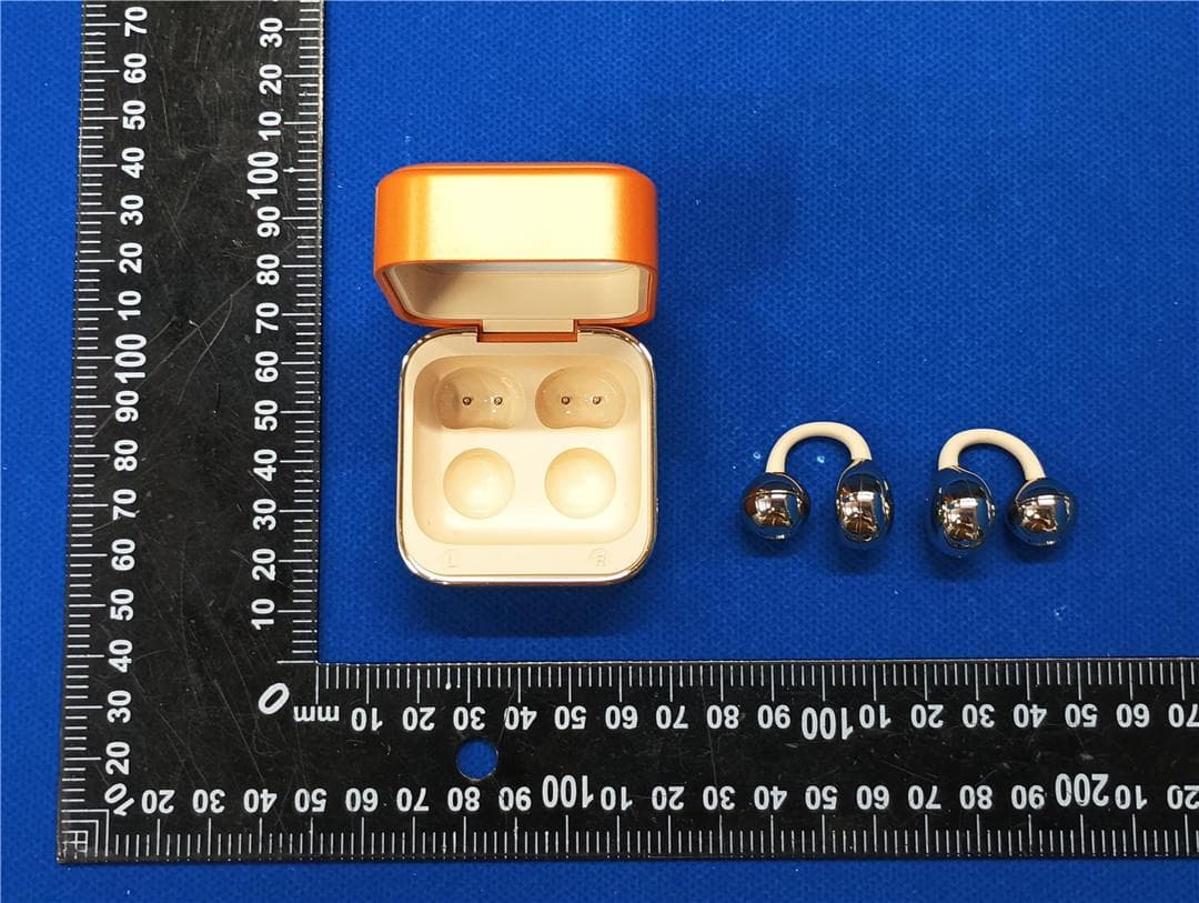 True Wireless Earphones - FCC ID 2BC8W-M161 - Dongguan Ruige Electronics Co., LTD (5)