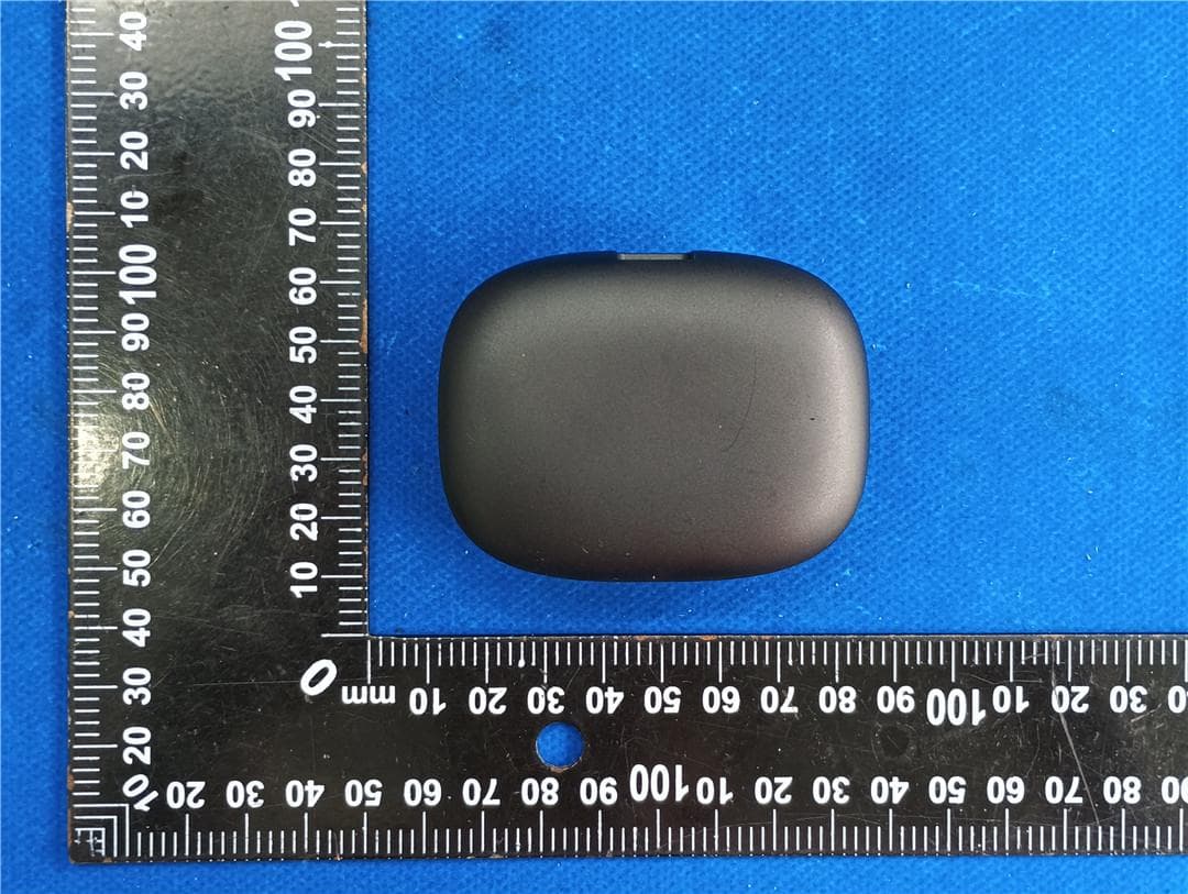 True Wireless Earphones - FCC ID 2BC8W-M183 - Dongguan Ruige Electronics Co., LTD (2)