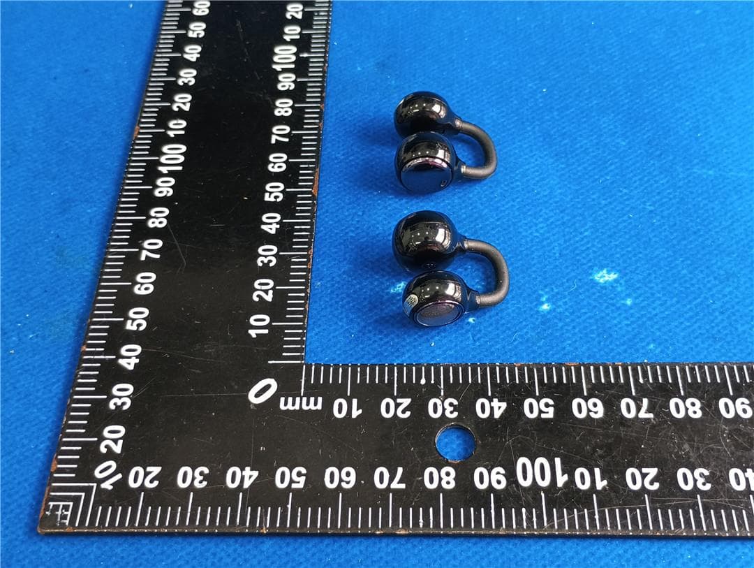 True Wireless Earphones - FCC ID 2BC8W-M183 - Dongguan Ruige Electronics Co., LTD (3)
