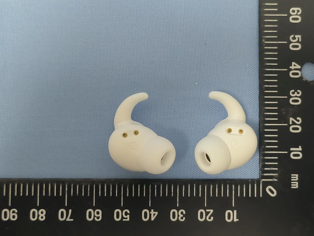 True Wireless Earphone - FCC ID 2BCCJ-DAISOTWS004 - Daiso Industries Co., Ltd. (2)