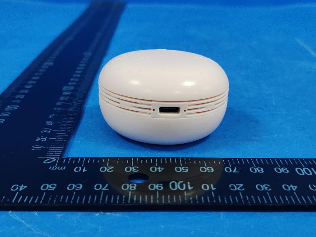 Bluetooth Speaker - FCC ID 2BCCJ-DSBT-SPK007P - Daiso Industries Co., Ltd. (4)