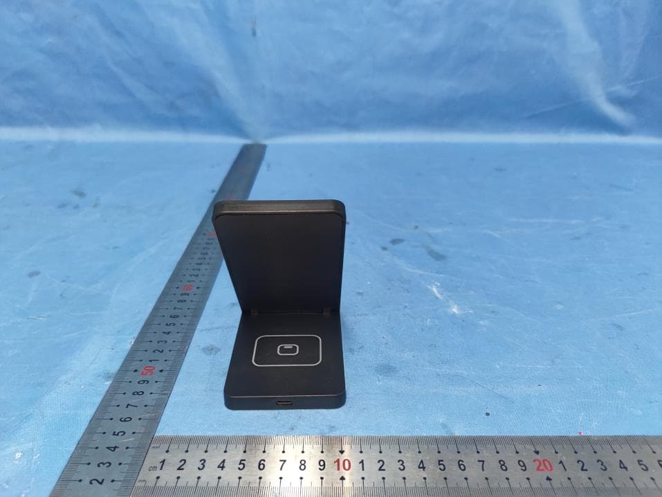 2-in-1 Wireless Charger - FCC ID 2BCFE-Z4-2 - Shenzhen Sister Digital Technology Co.,Ltd (3)