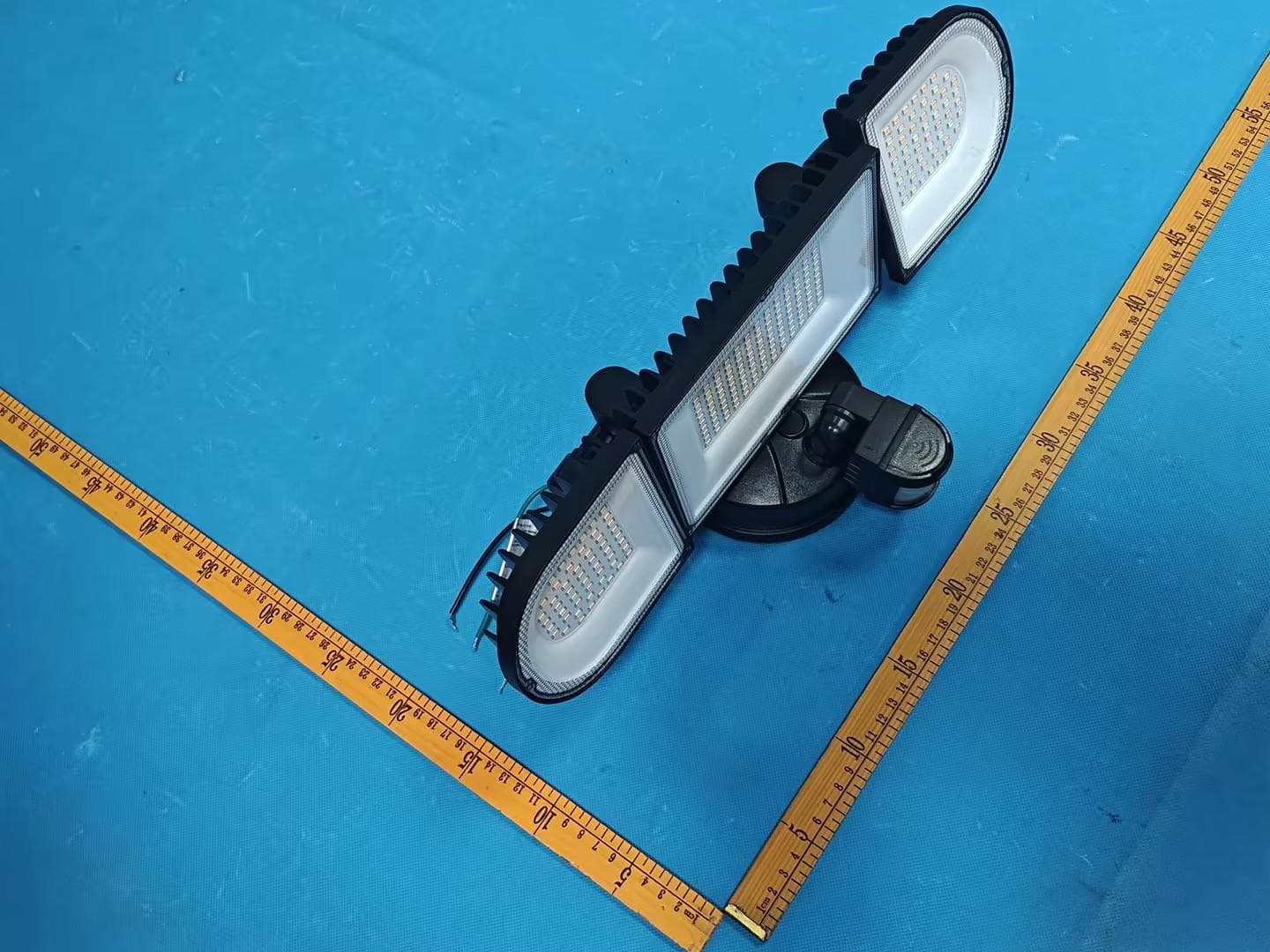 LED WALL LAMP - FCC ID 2BCKN-3-LBW65Q - Dong Guan Shi You Liang Dian Zi You Xian Gong Si (2)