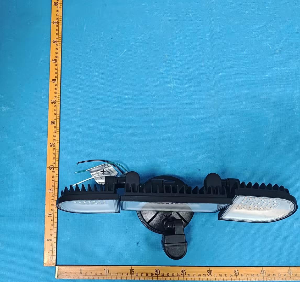 LED WALL LAMP - FCC ID 2BCKN-3-LBW65Q - Dong Guan Shi You Liang Dian Zi You Xian Gong Si