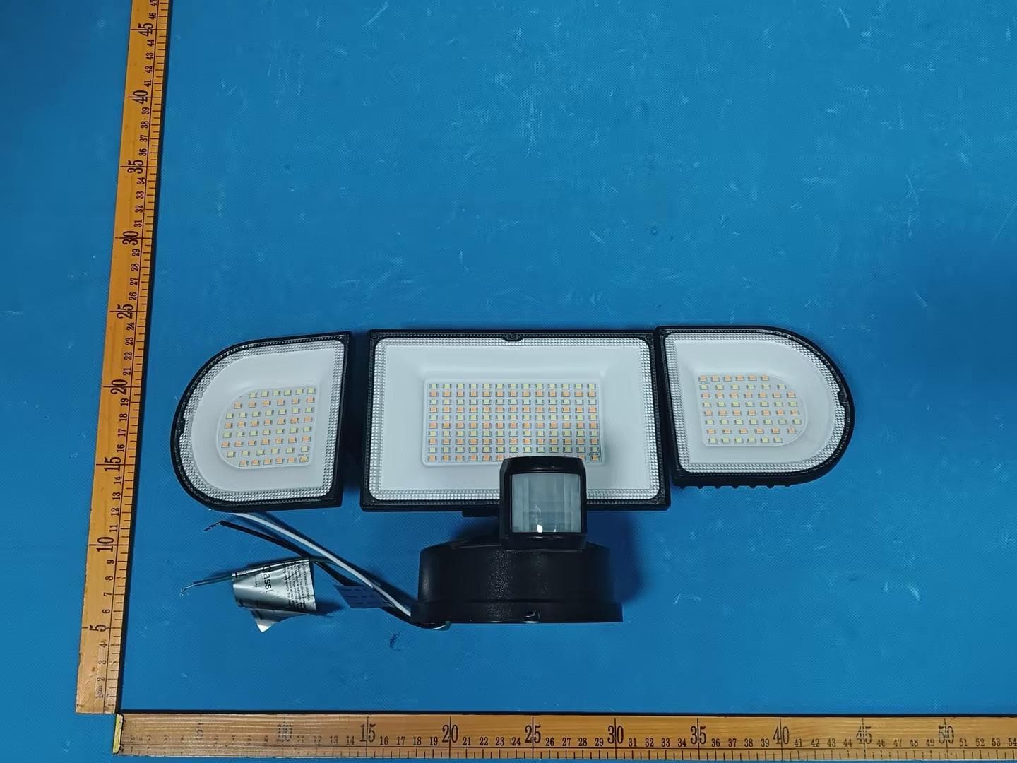 LED WALL LAMP - FCC ID 2BCKN-3-LBW65Q - Dong Guan Shi You Liang Dian Zi You Xian Gong Si (5)