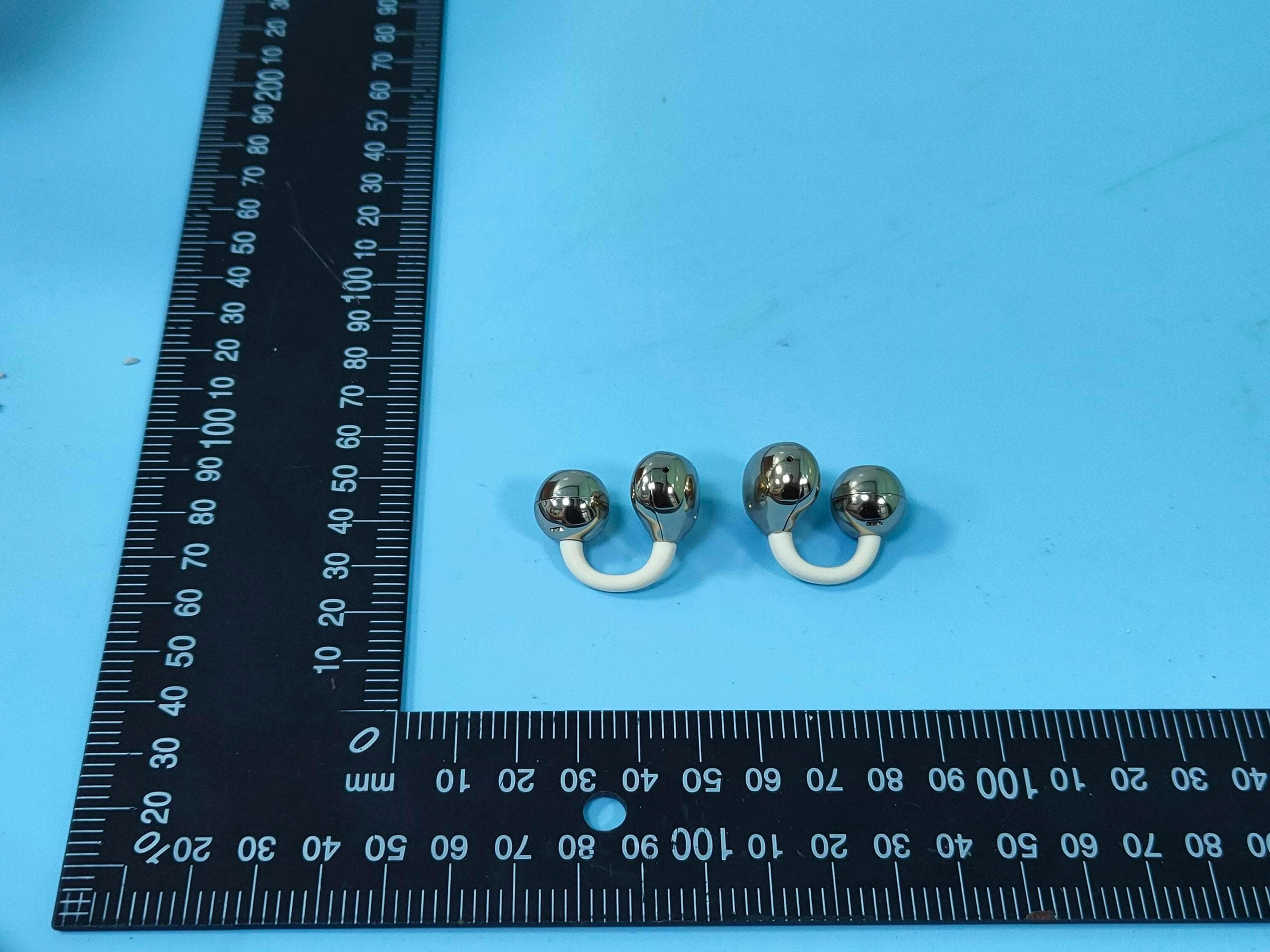 Bluetooth earphones - FCC ID 2BCM7-Q71 - Shenzhen Chaoyin Electronics Co., Ltd (5)
