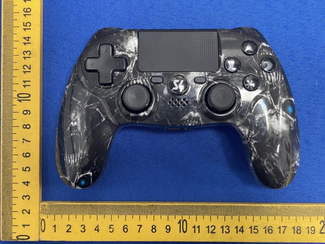 PS4 BLUETOOTH WIRELESS GAME CONTROLLER - FCC ID 2BCMK-118 - DongGuan Fengyan Plastic Products Co., Ltd