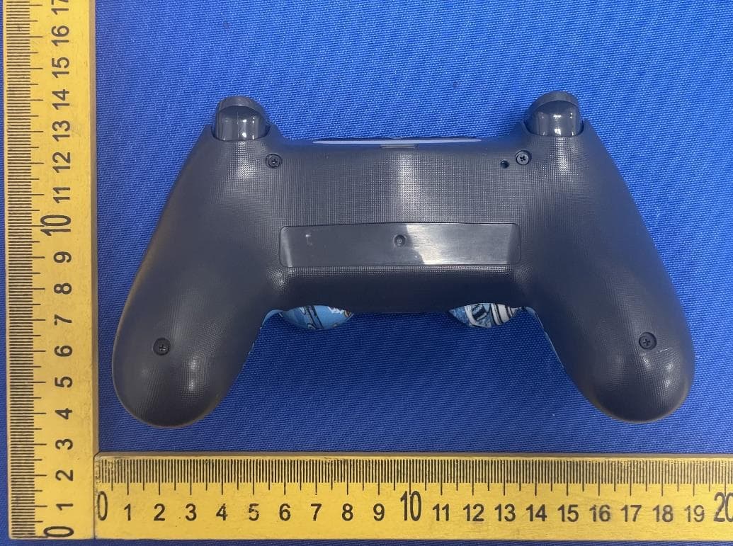 PS4 WIRELESS GAME CONTROLLER - FCC ID 2BCMK-P4 - DongGuan Fengyan Plastic Products Co., Ltd (3)