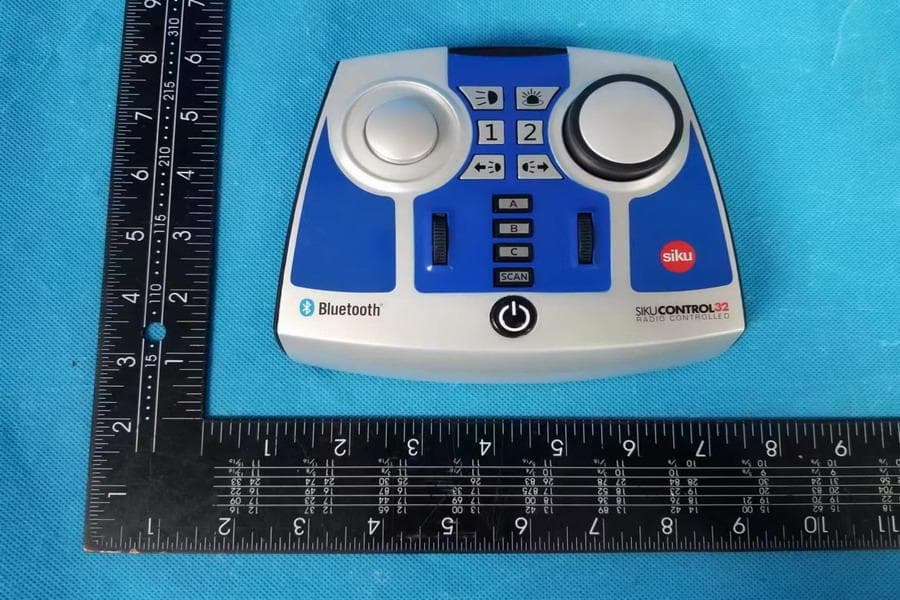 Bluetooth remote control - FCC ID 2BCOX-6730 - SIEPER GMBH