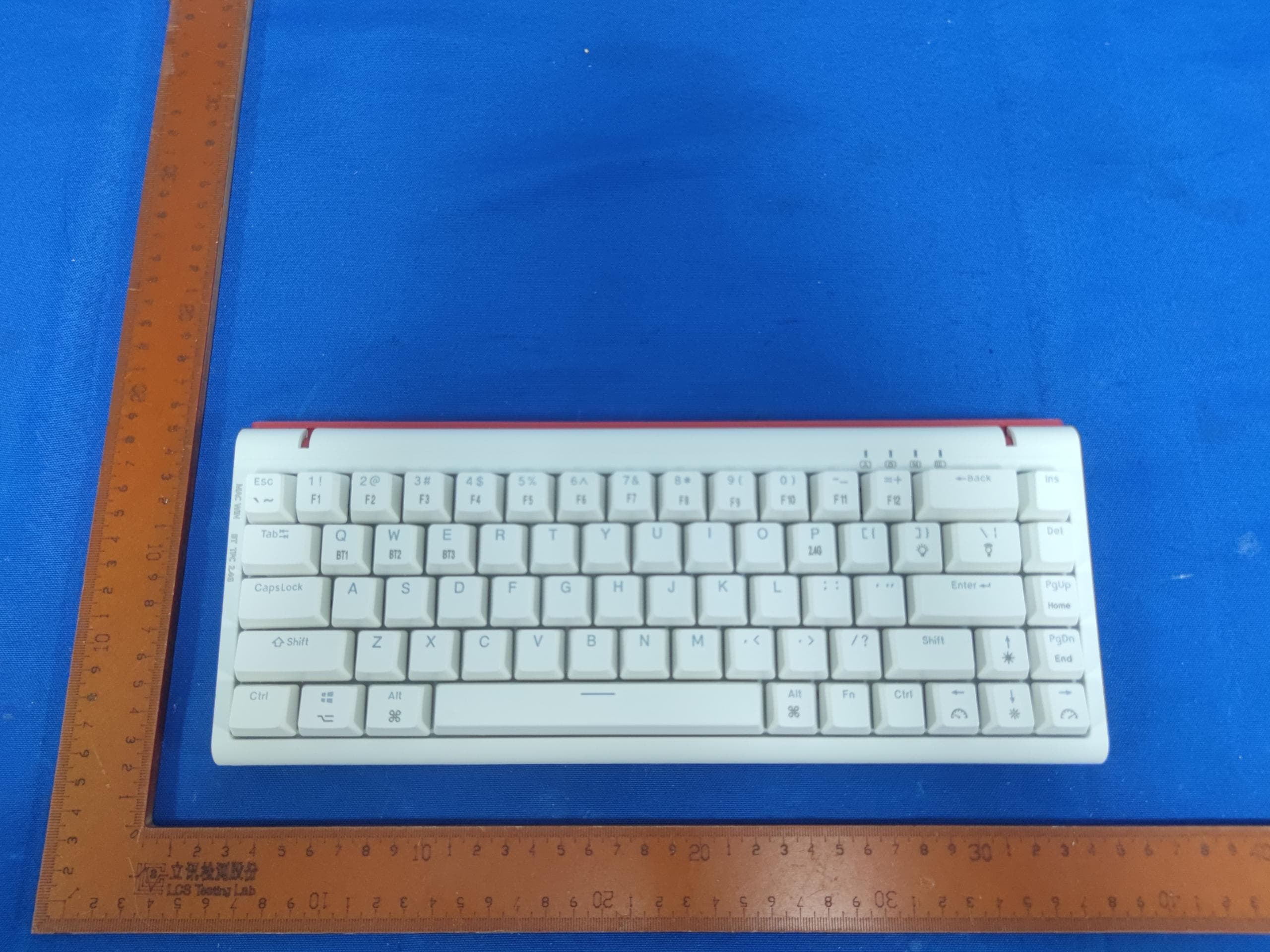 68Key 3-mode (wired, 2.4G, Bluetooth) mechanical keyboard - FCC ID 2BCR4-GK68 - Shenzhen Qi Qi Senyuan technology Co., LTD (3)