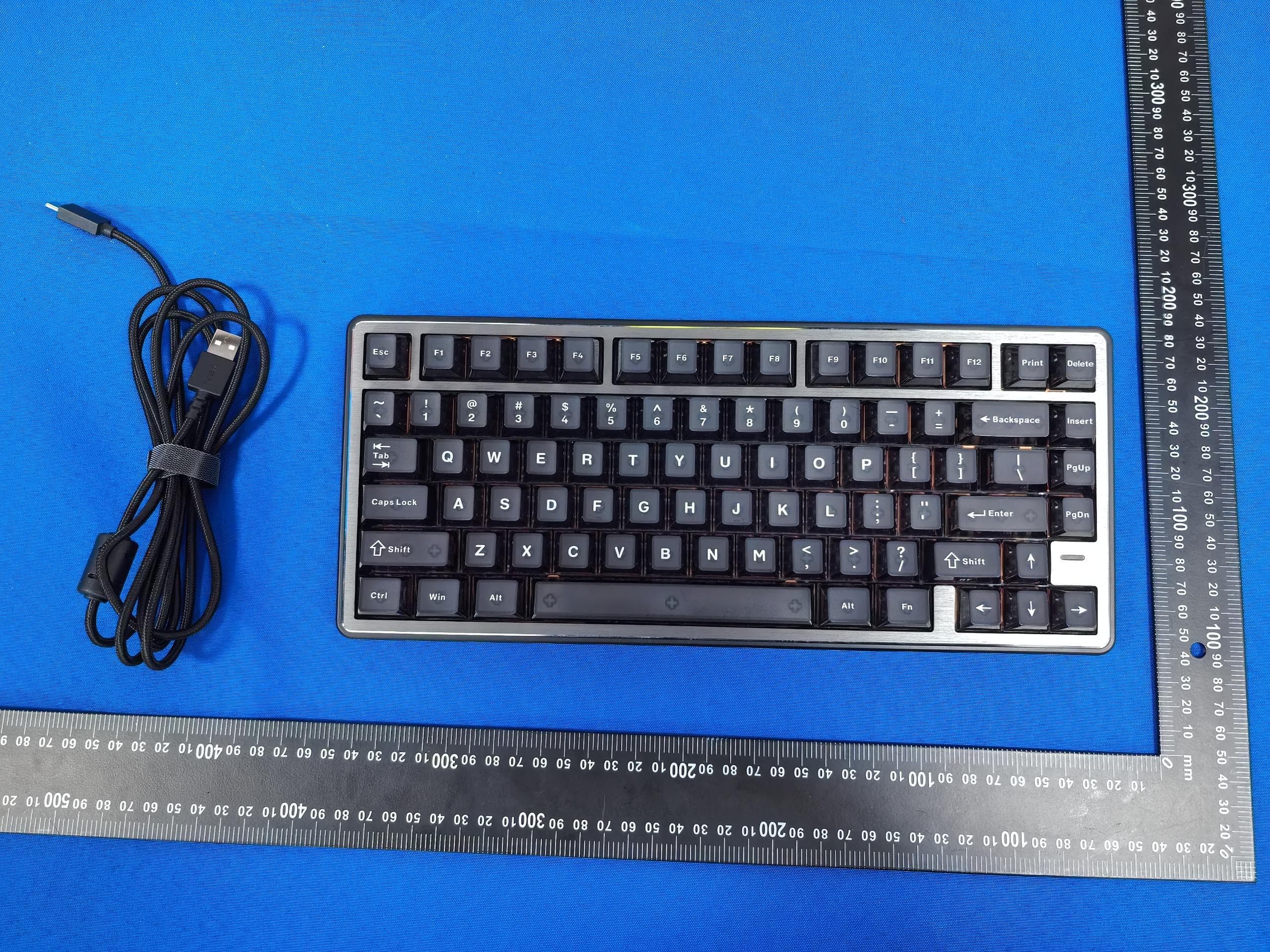 Neon Extreme Magnetic keyboard - FCC ID 2BCR5-NEONEXTREME - Fuzhou Geek Cross-Border E-commerce Co., Ltd.