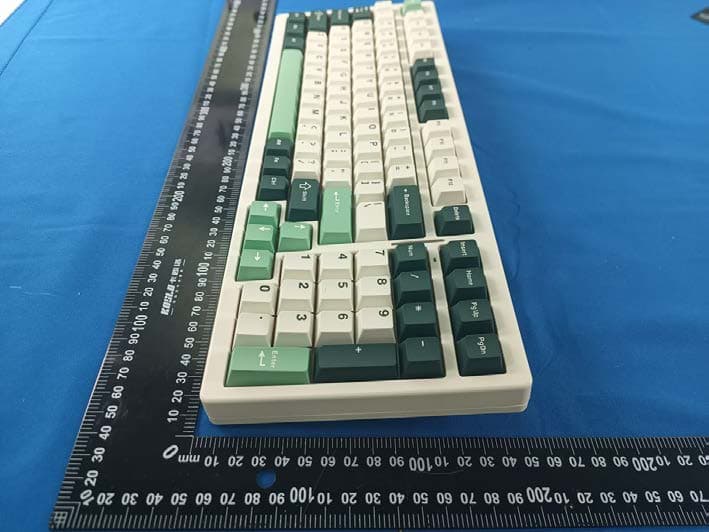 VGN S99 Mechanical Keyboard - FCC ID 2BCR5-S99 - Fuzhou Geek Cross-Border E-commerce Co., Ltd. (2)