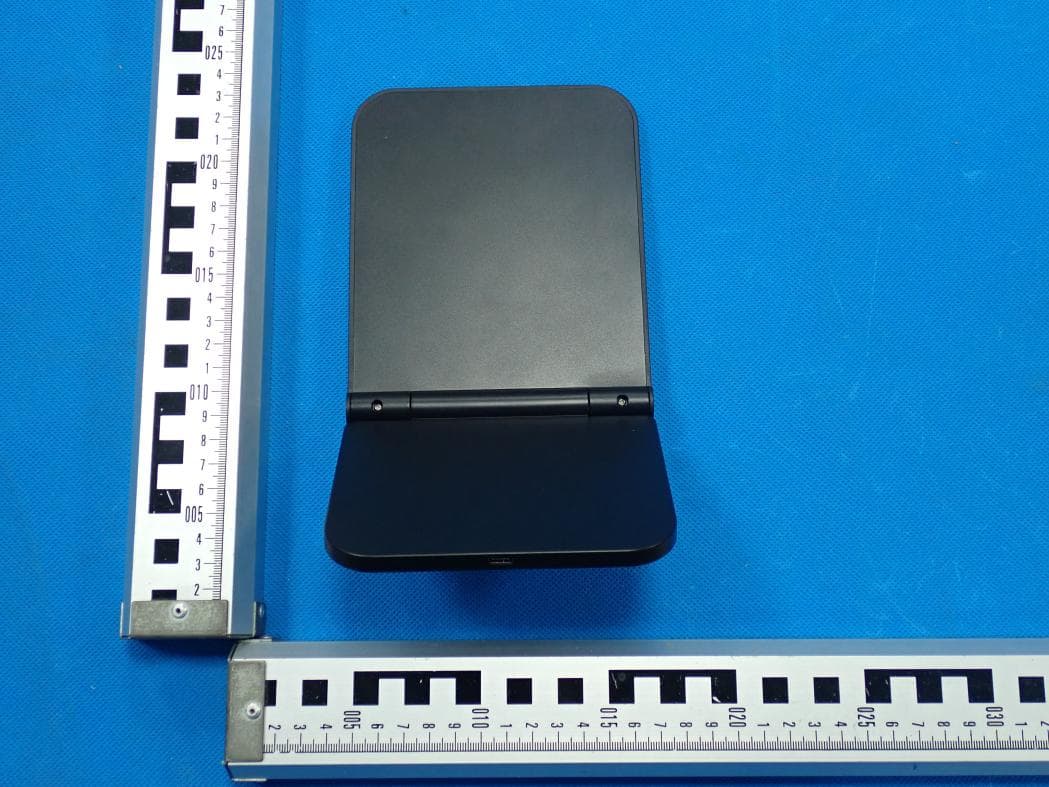 Wireless Charging Dock - FCC ID 2BCRG-DH07 - Shenzhen Dongshiduohe Technology Co.,Ltd