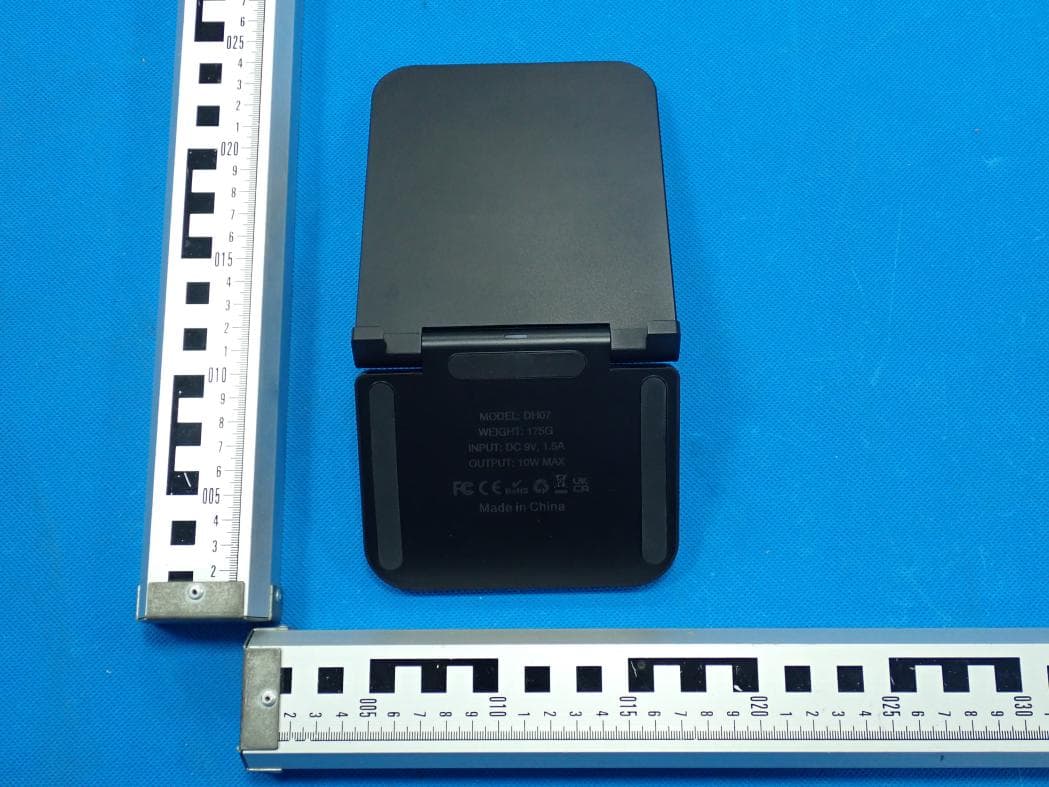 Wireless Charging Dock - FCC ID 2BCRG-DH07 - Shenzhen Dongshiduohe Technology Co.,Ltd (2)