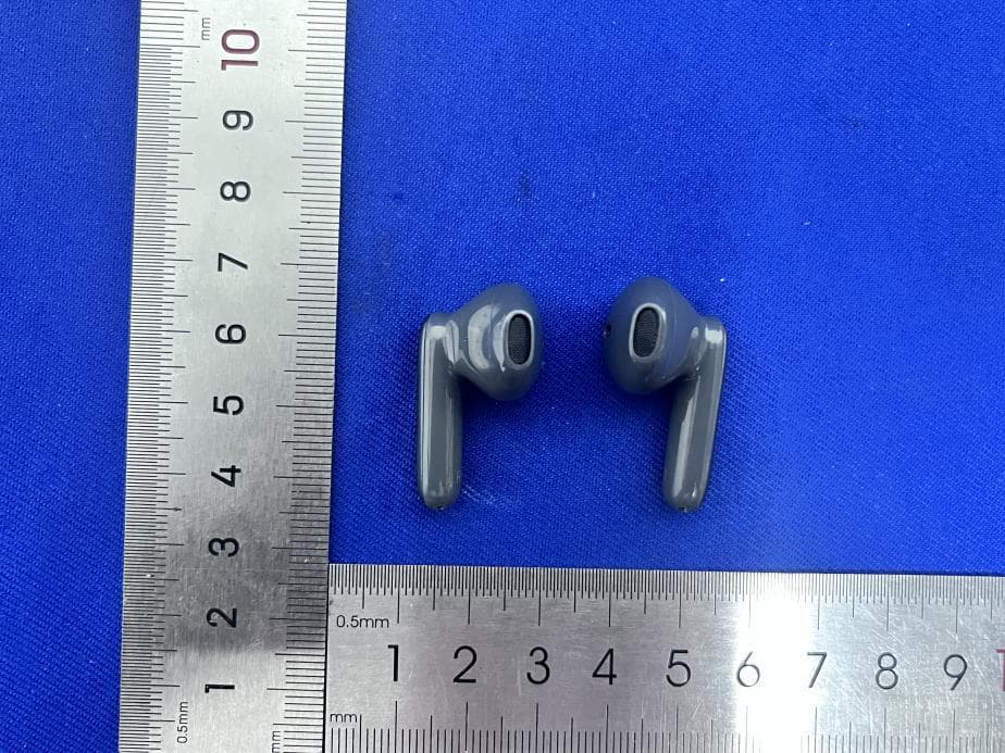 True wireless stereo earbuds - FCC ID 2BCSS-BUDSFREEI - Chengdu Rose Technics Co., Ltd. (2)