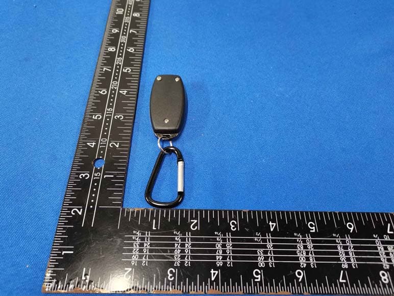 Wireless remote control - FCC ID 2BCTA-SA00004-1 - Shenzhen Xinrui Weiye Electronics Co., Ltd.