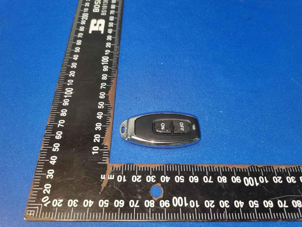 Wireless remote control - FCC ID 2BCTA-SA00004-L - Shenzhen Xinrui Weiye Electronics Co., Ltd.