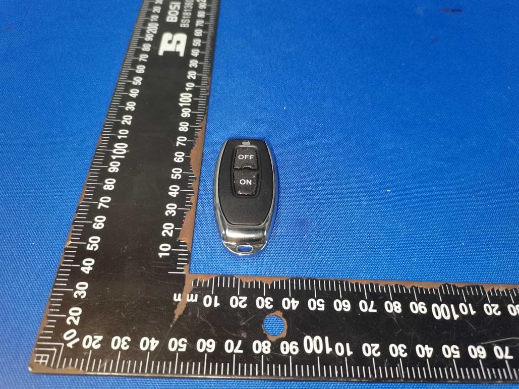 Wireless remote control - FCC ID 2BCTA-SA00004-L - Shenzhen Xinrui Weiye Electronics Co., Ltd. (4)