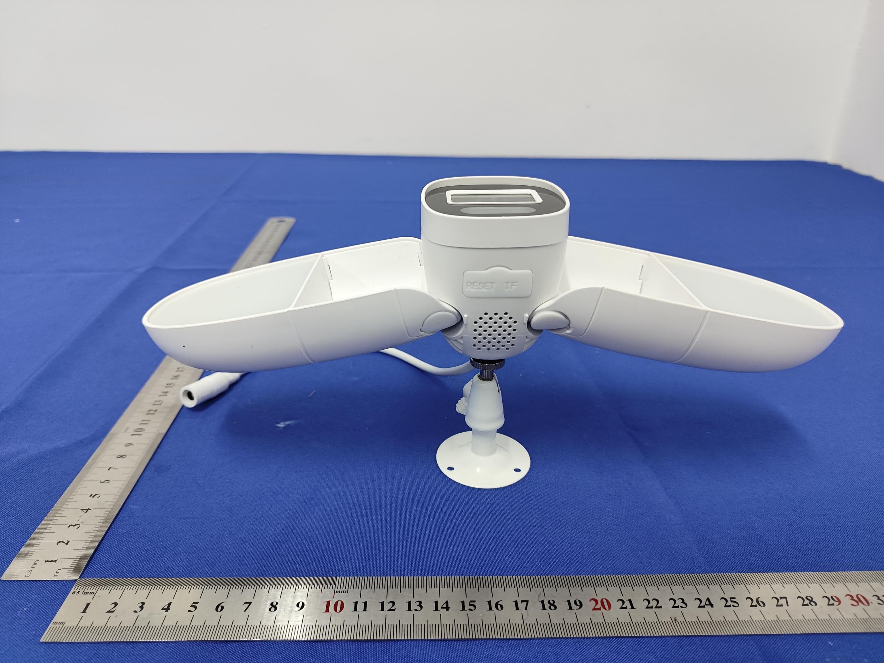 Smart Floodlight Camera - FCC ID 2BCTB-D6-20 - SHENZHEN AILSEE TECHNICAL.,LTD (3)