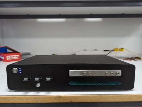 Plug&play photonic processor capable of  programming high-speed light signals with high  flexibility. - FCC ID 2BCTZ72-2023 - IPRONICS PROGRAMMABLE PHOTONICS S.L.