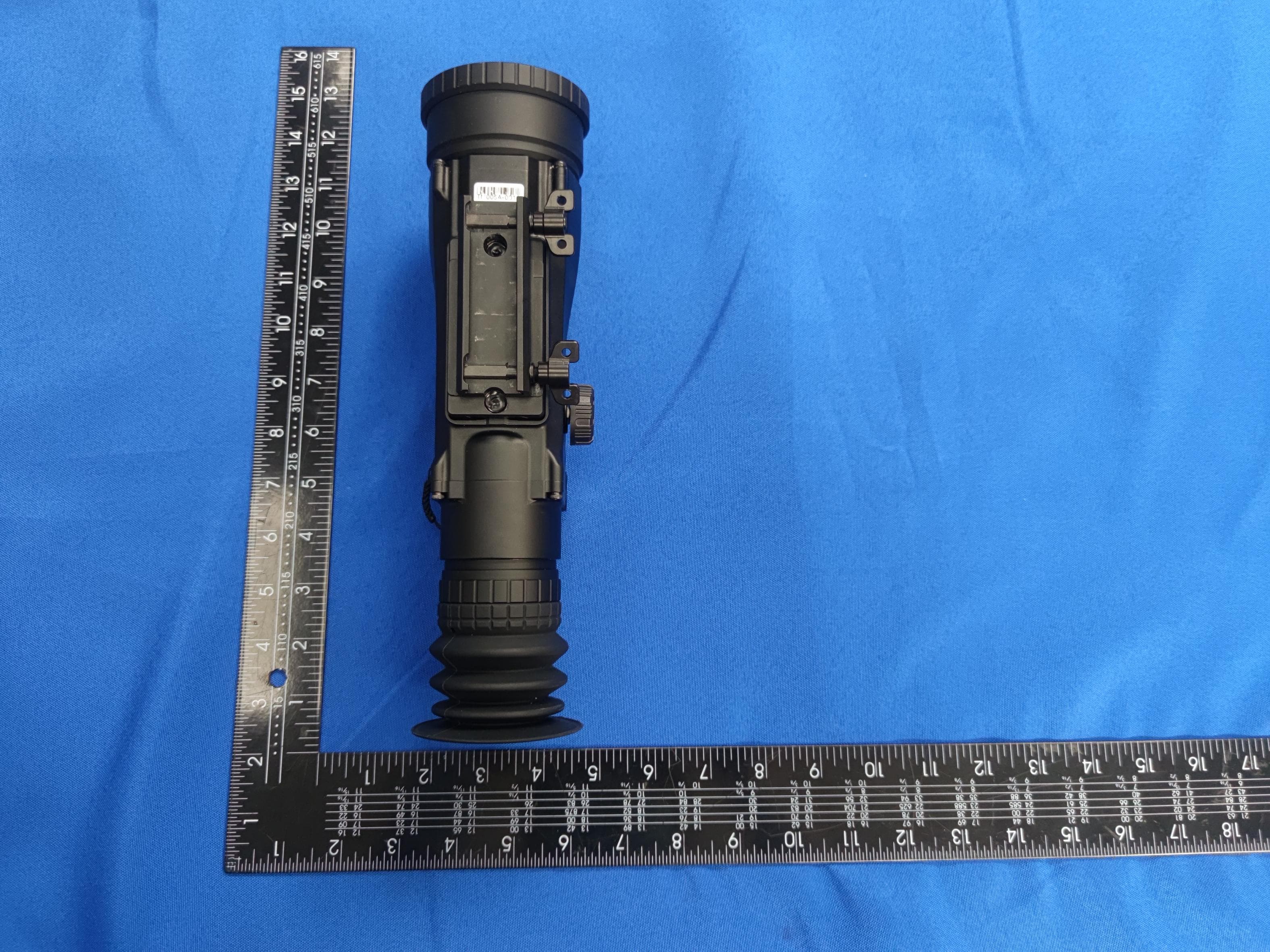 Dual-waveband Fusion Rifle Sight - FCC ID 2BCUF-AIM1C - SHENZHEN YIXIN IT Co.,LTD (2)