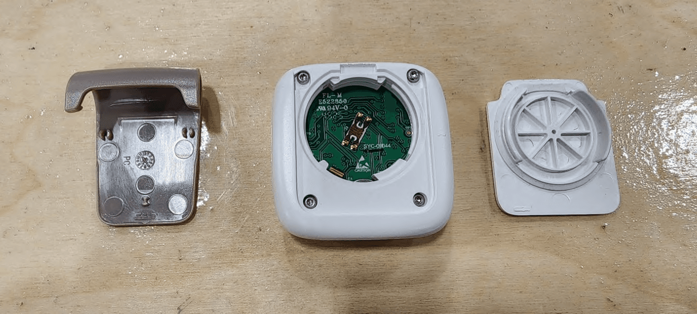 The Halo device serves as an emergency call button - FCC ID 2BCWO-SYC-0001 - SafelyYou (2)