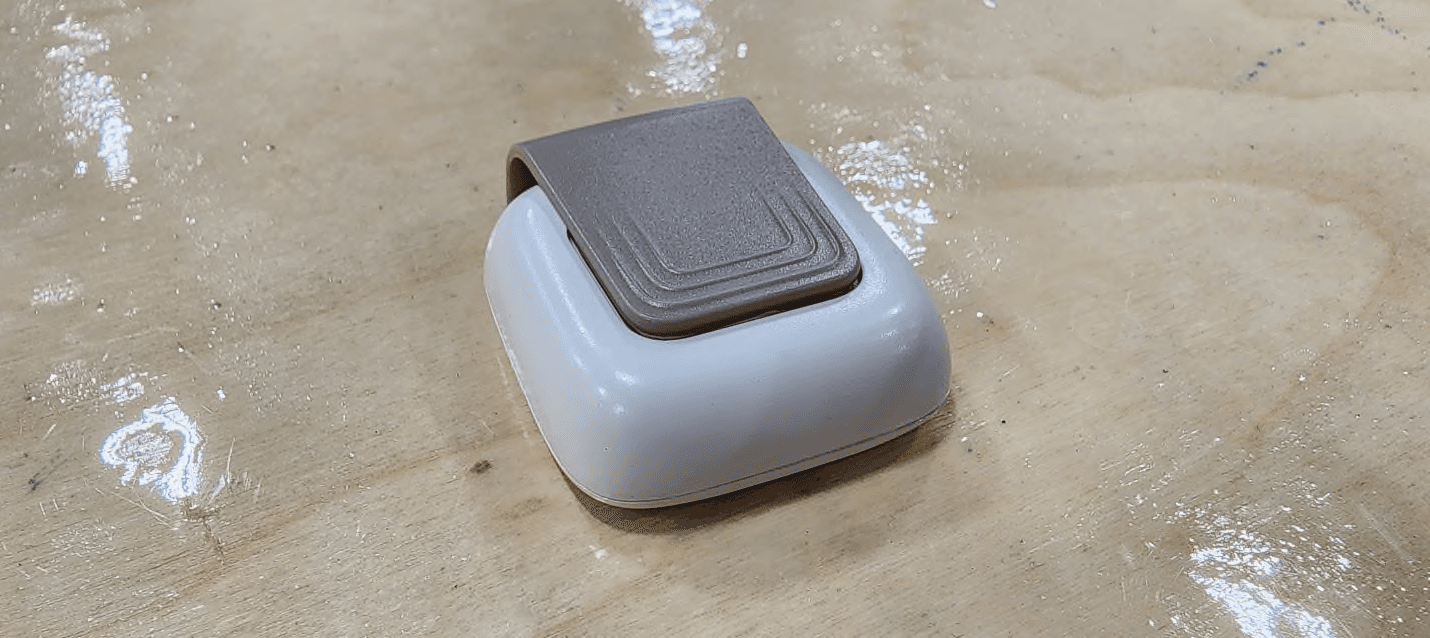 The Halo device serves as an emergency call button - FCC ID 2BCWO-SYC-0001 - SafelyYou (4)