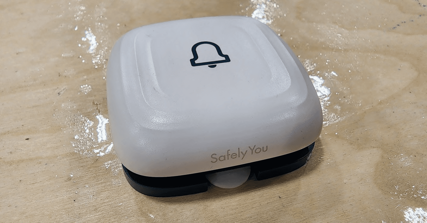 The Halo device serves as an emergency call button - FCC ID 2BCWO-SYC-0001 - SafelyYou (3)