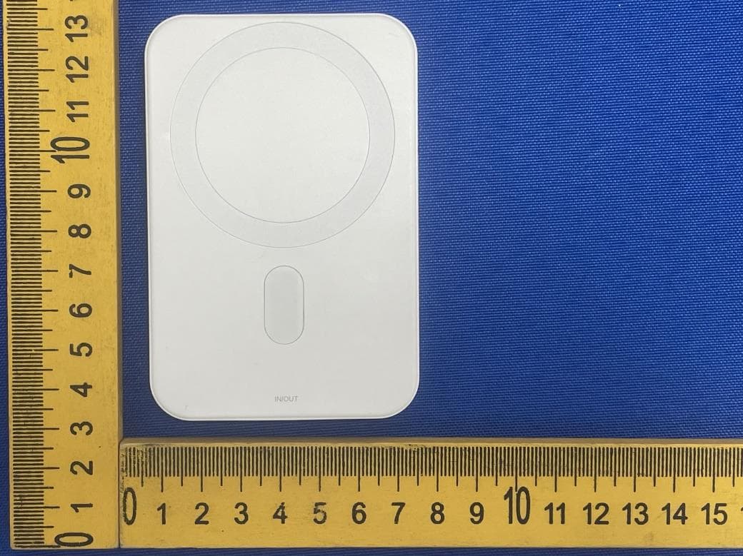 MAGNETIC WIRELESS PORTABLE CHARGING POWER  BANK - FCC ID 2BCZH-S400 - Shenzhen Huanyu Baijia Technology Co., Ltd (2)