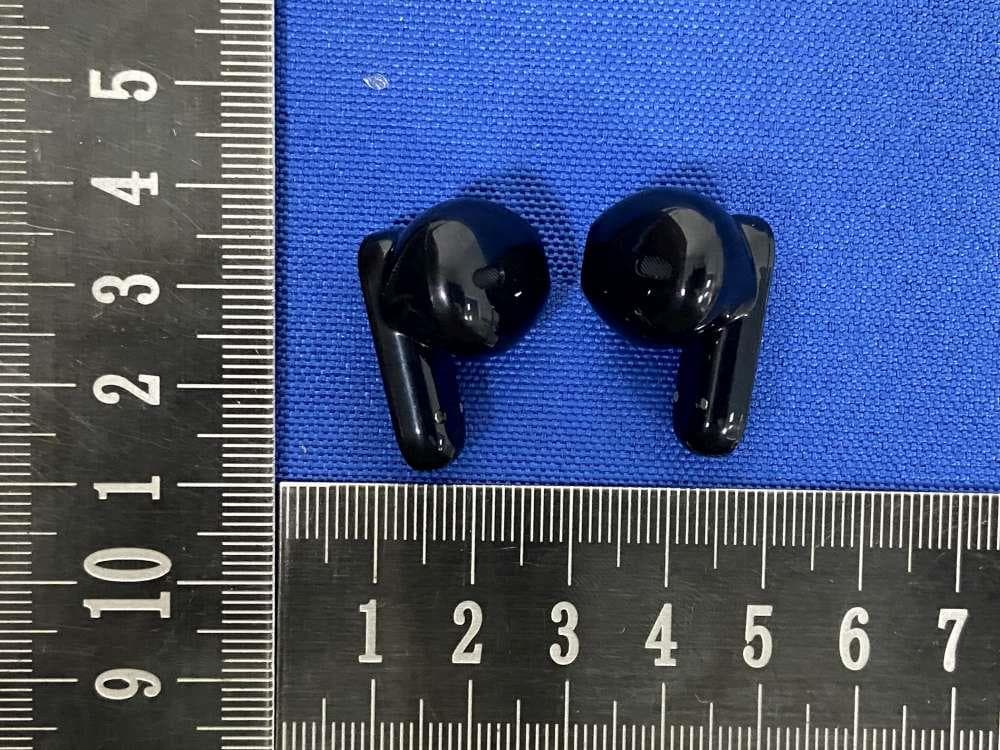 Full Color Smart Screen TWS Wireless Headset - FCC ID 2BD43-H8 - Shenzhen Xinyin Technology Co., Ltd (3)