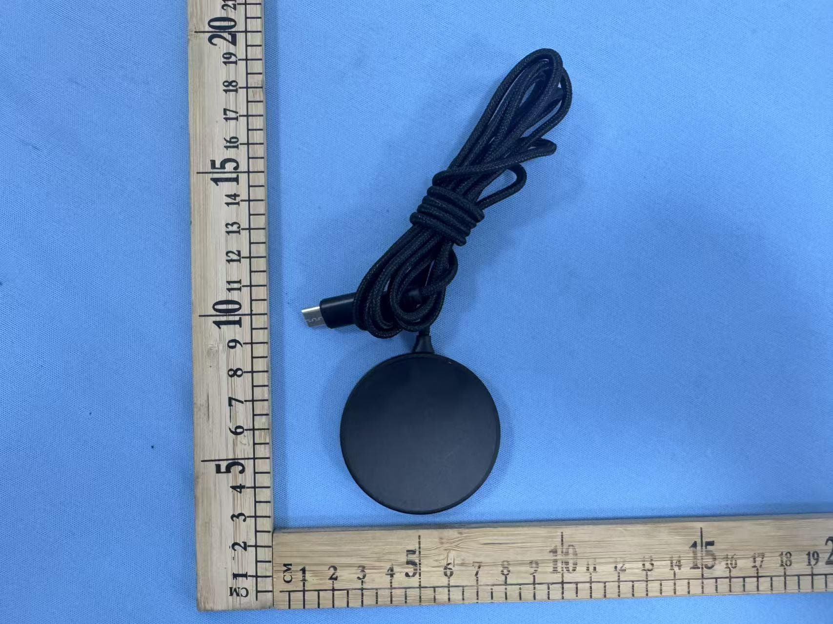 WIRELESS CHARGER - FCC ID 2BD5I-W268 - SILVERWIZ LLC dba TWRAPS (2)